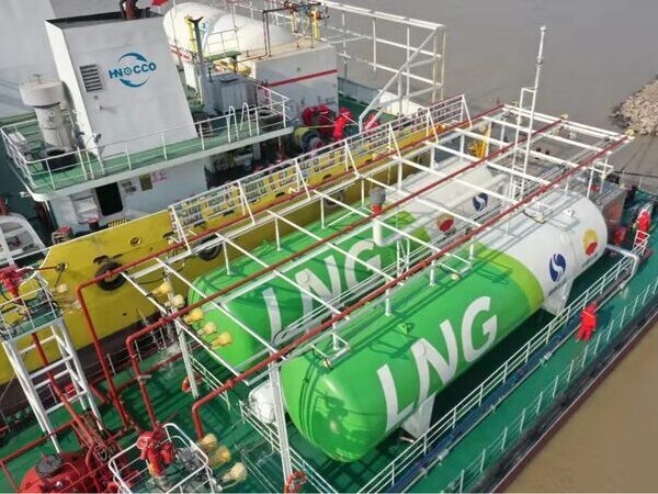 Doule Tanks LNG Bunkering Wharf Boat